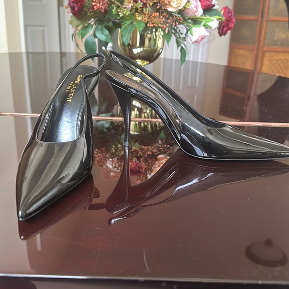 Saint Laurent Slingback Pump With a Pointed Toe - Picture 8 of 14